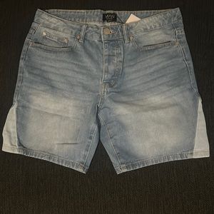 Light blue denim jean shorts size 32 Men’s Never worn